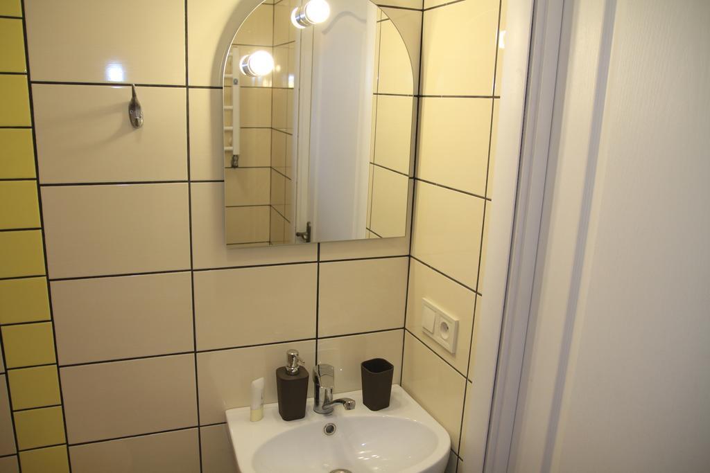 Apartment On Zaliznychna ลวีฟ ภายนอก รูปภาพ