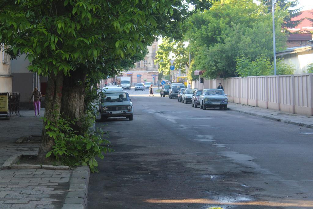 Apartment On Zaliznychna ลวีฟ ภายนอก รูปภาพ